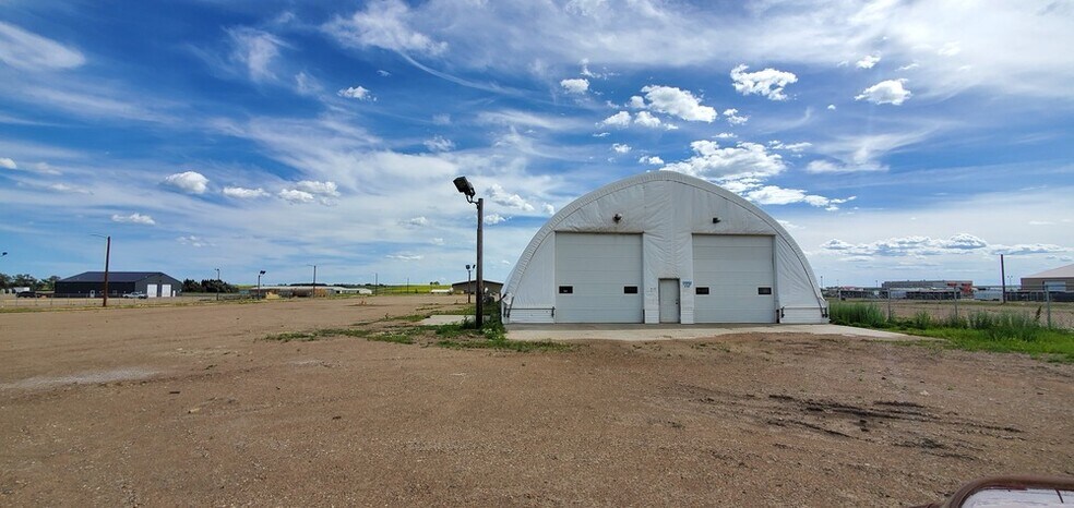 8116 61st St NW, Stanley, ND à louer - Photo du bâtiment - Image 2 de 21