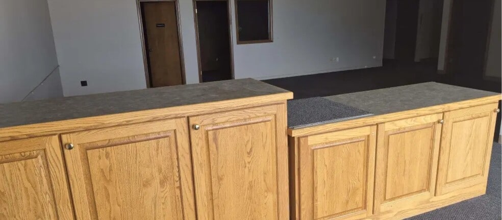 2849 N Court St, Ottumwa, IA for lease - Interior Photo - Image 2 of 15