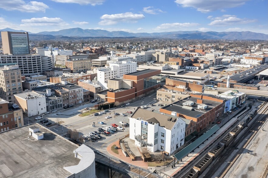 120 Salem Ave SW, Roanoke, VA for lease - Building Photo - Image 3 of 53