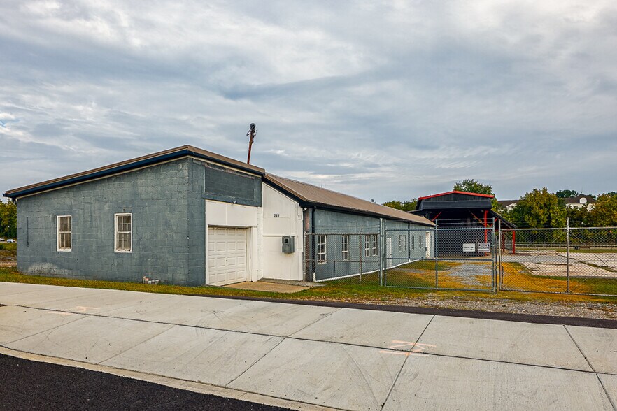 738 W Walnut St, Johnson City, TN à vendre - Photo du bâtiment - Image 2 de 6