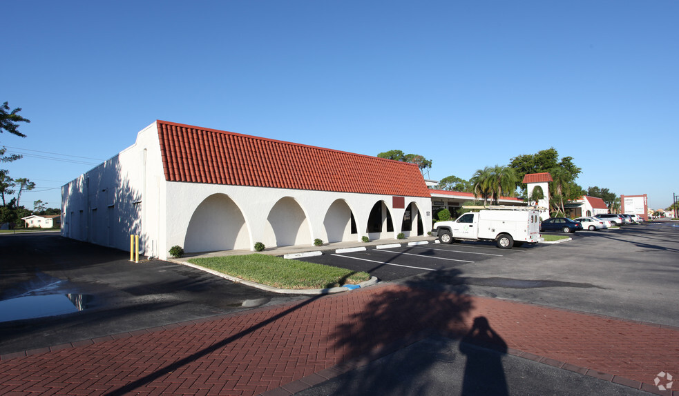 2811 Tamiami Trl, Port Charlotte, FL for lease - Building Photo - Image 2 of 2