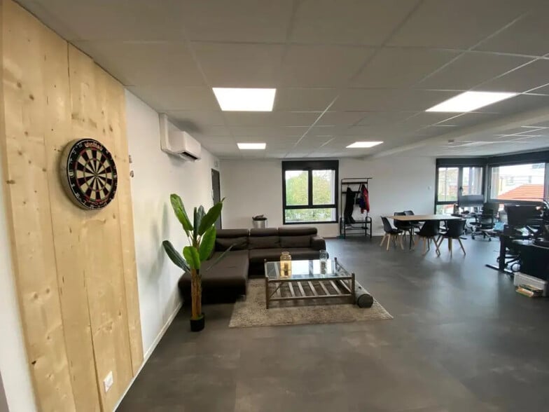 Office in Bagnolet for lease - Building Photo - Image 2 of 4