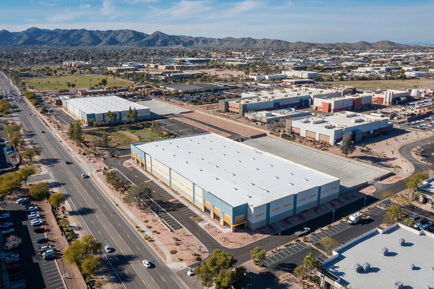 1330 W Warner Rd, Tempe, AZ à louer - Photo du bâtiment - Image 2 de 8