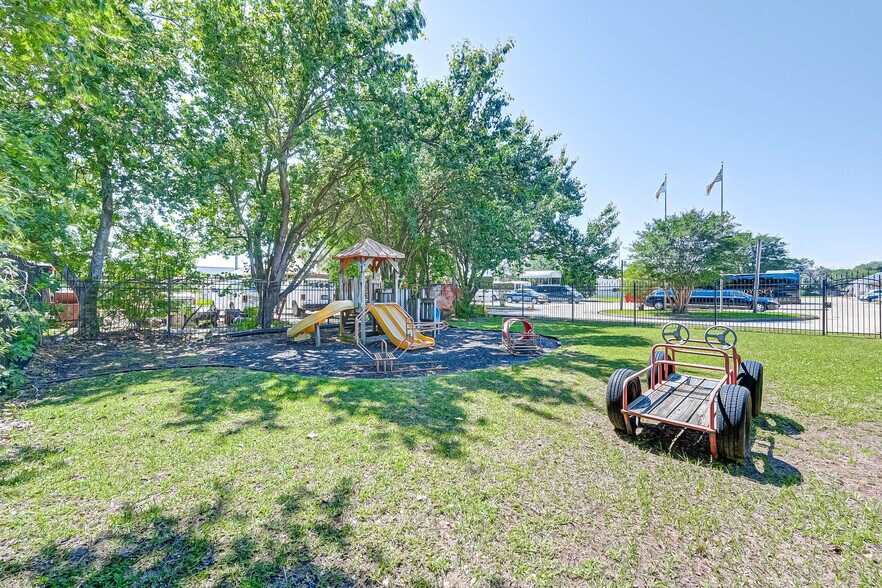 2105 Cypress Landing Dr, Houston, TX à vendre - Photo du bâtiment - Image 3 de 37