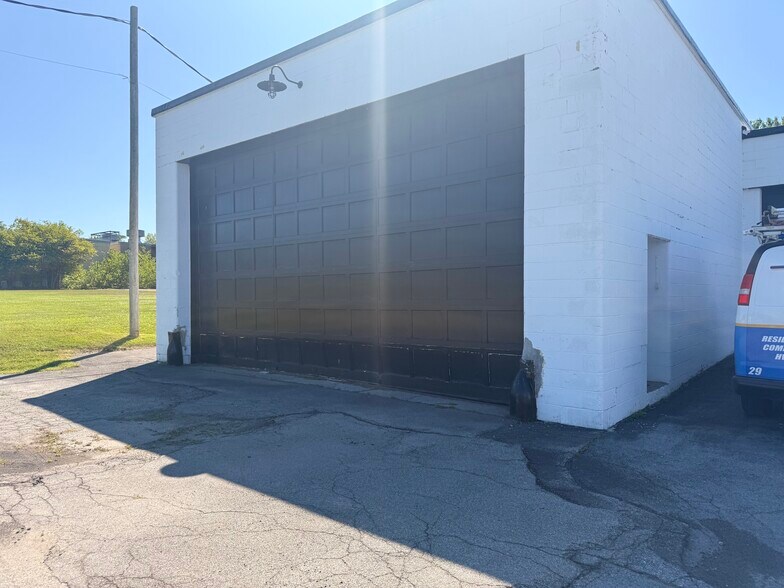 6146 Molloy Rd, East Syracuse, NY à louer - Photo du bâtiment - Image 3 de 13