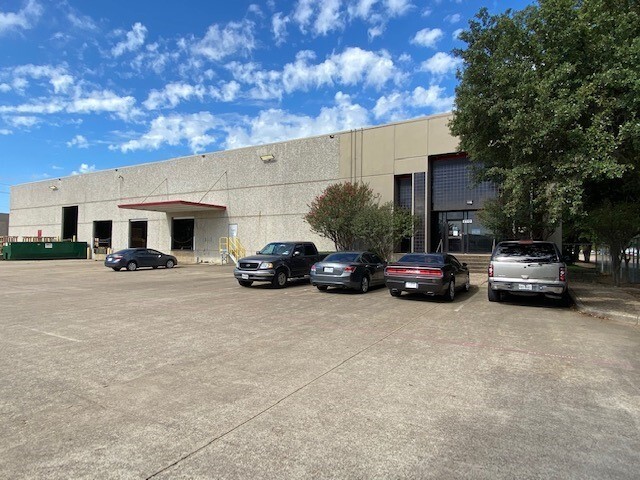 8300-8310 Eastpoint Dr, Dallas, TX for lease Primary Photo- Image 1 of 12