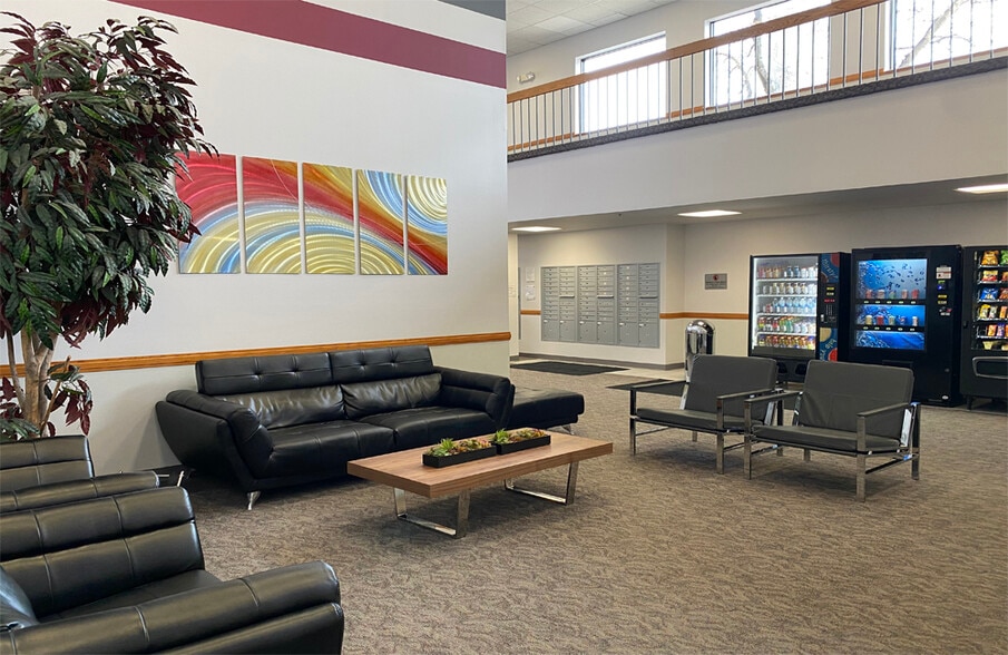 800 W 5th Ave, Naperville, IL for lease - Building Photo - Image 2 of 12