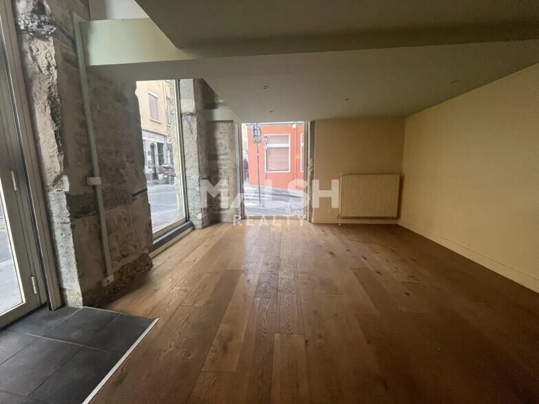 Retail in Lyon for lease - Interior Photo - Image 3 of 6