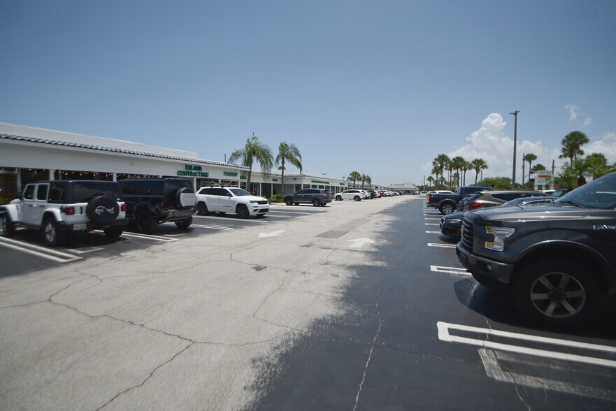 223-283 N US Highway 1, Jupiter, FL à louer - Photo du bâtiment - Image 2 de 12