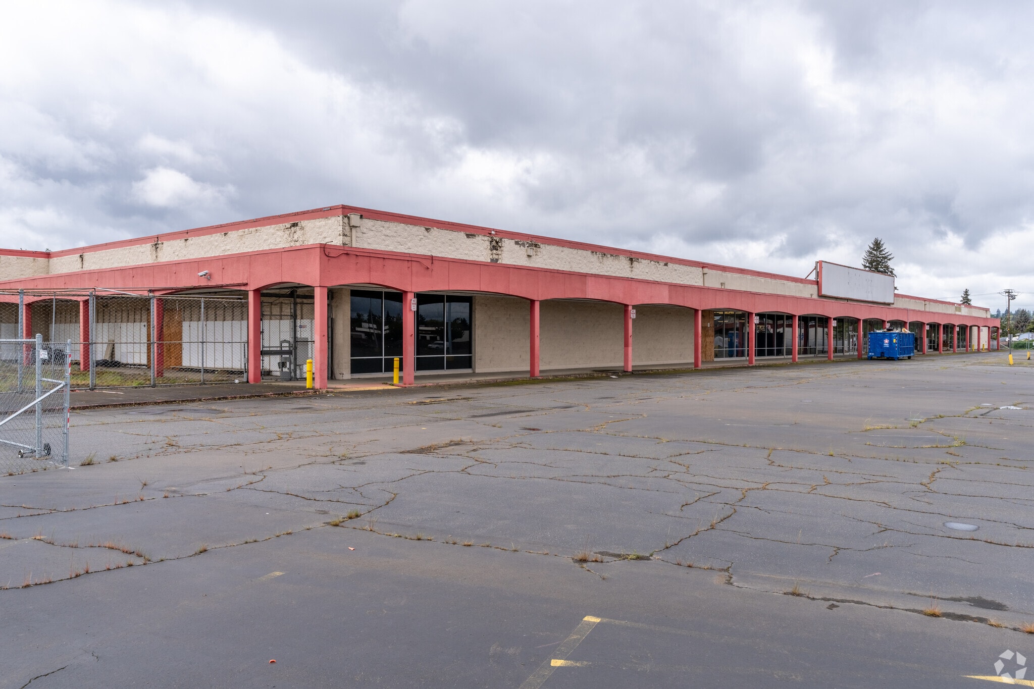 2460-2470 SE Mission St, Salem, OR for lease Primary Photo- Image 1 of 5