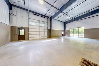 8913 Select Ct SE, Tumwater, WA for lease Interior Photo- Image 1 of 7