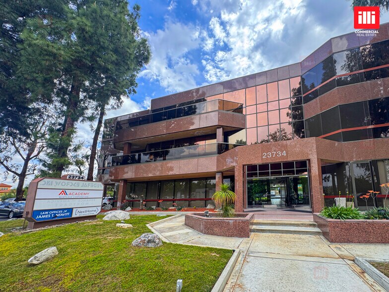 23734 Valencia Blvd, Valencia, CA à louer - Photo du bâtiment - Image 2 de 8