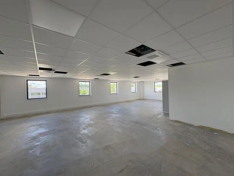1 Rue De La Guerlande, Châtenoy-le-Royal for lease - Interior Photo - Image 3 of 5