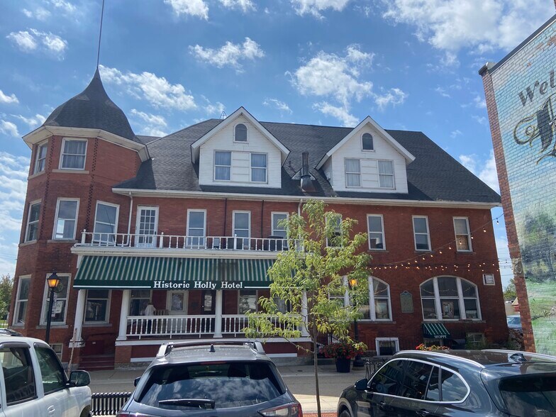 110 Battle Aly, Holly, MI à vendre - Photo du bâtiment - Image 2 de 12