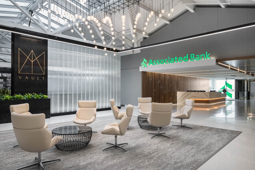 111 E Kilbourn Ave, Milwaukee, WI à louer - Photo intérieure - Image 2 de 21