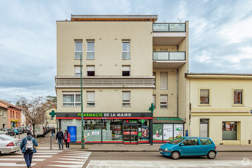 Multifamily in Tassin-la-Demi-Lune for sale - Building Photo - Image 2 of 8