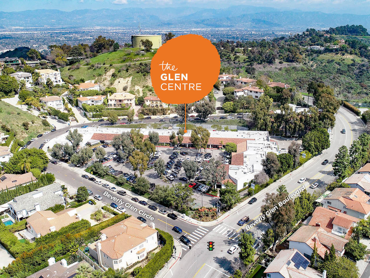 2920-2964 N Beverly Glen Cir, Los Angeles, CA à louer Photo du bâtiment- Image 1 de 8