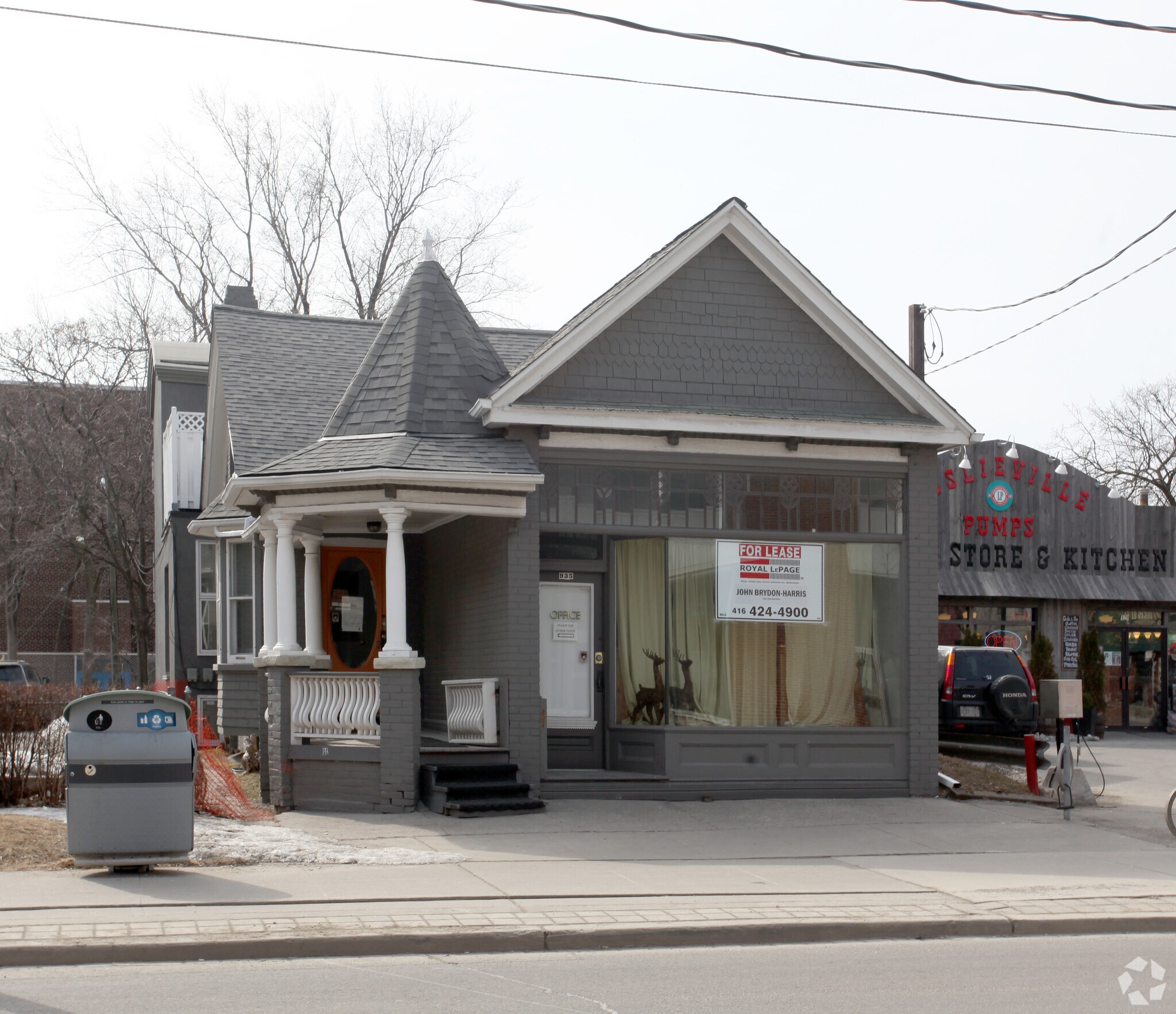 935 Queen St E, Toronto, ON à vendre Photo du bâtiment- Image 1 de 1