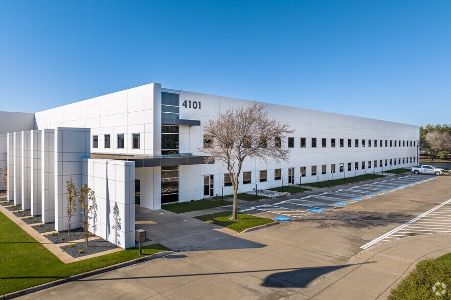 4101 International Pky, Carrollton, TX à louer - Photo du bâtiment - Image 2 de 10