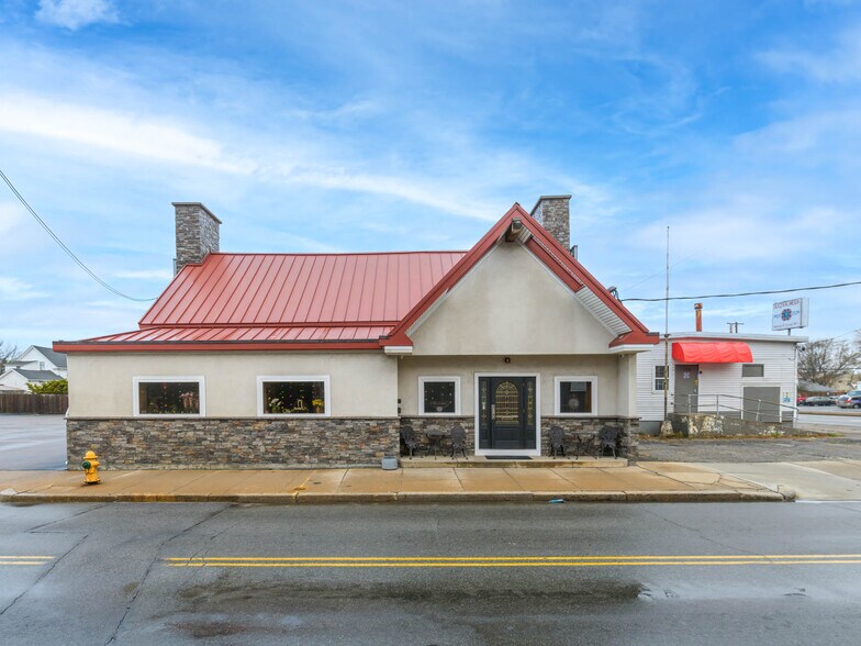 176 Columbus Ave, Pawtucket, RI à vendre - Photo du bâtiment - Image 3 de 45