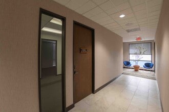 2929 Mossrock Dr, San Antonio, TX for lease Interior Photo- Image 1 of 11