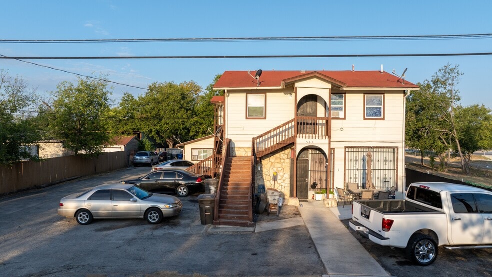 563 SW 39th St, San Antonio, TX à vendre - Photo du bâtiment - Image 2 de 11