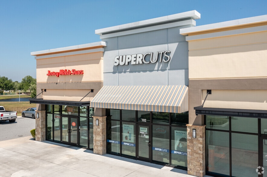 N Wickham Rd, Melbourne, FL à louer - Photo du bâtiment - Image 3 de 8