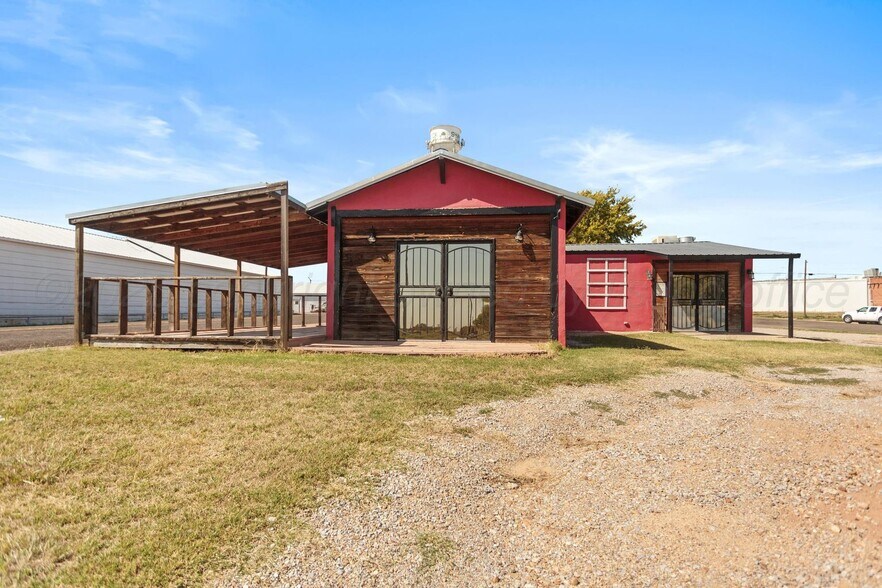 117 E Railroad Ave, Shamrock, TX à vendre - Photo du bâtiment - Image 1 de 21