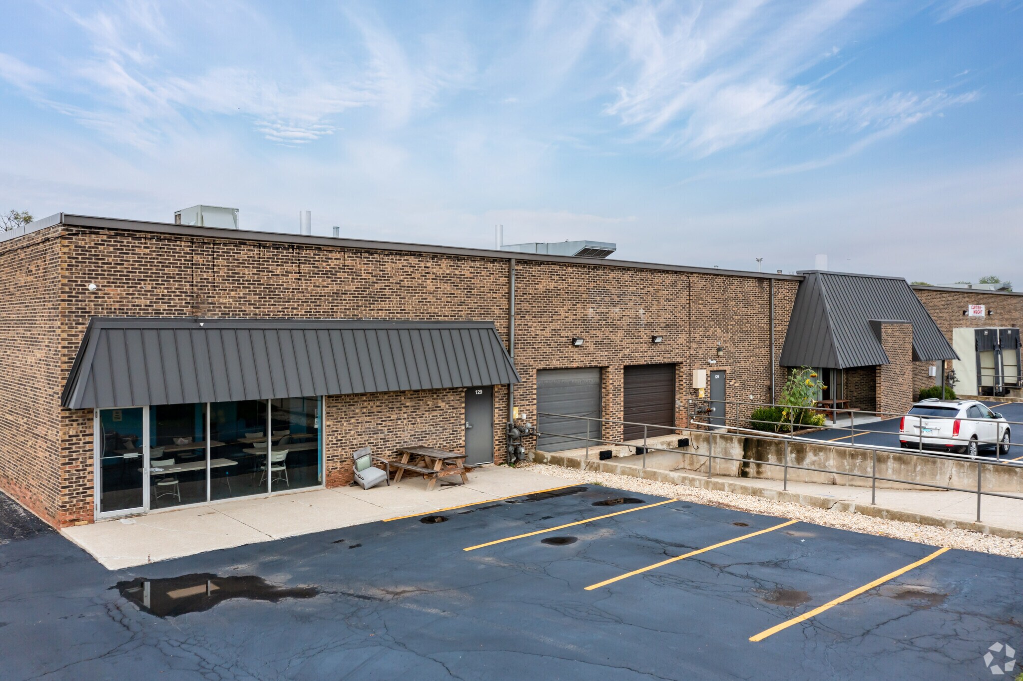 121-158 Eisenhower Ln S, Lombard, IL for lease Primary Photo- Image 1 of 7