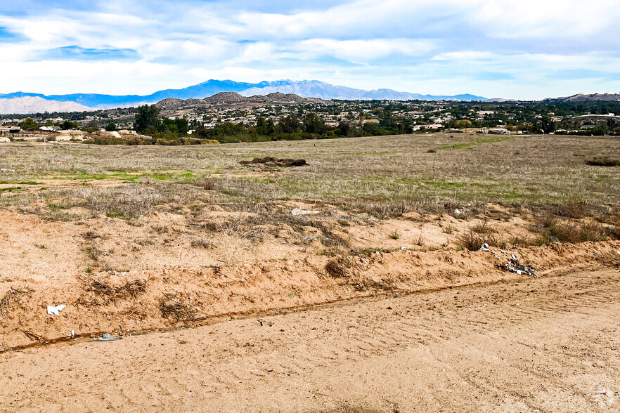 El Sobrante & Palm Dr, Riverside, CA à vendre - Photo principale - Image 1 de 1