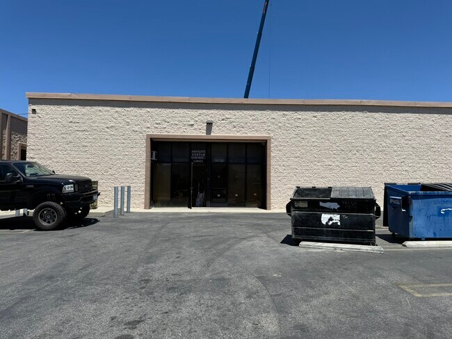 Plus de détails pour 12846-12855 Foothill Blvd, Sylmar, CA - Industriel à vendre