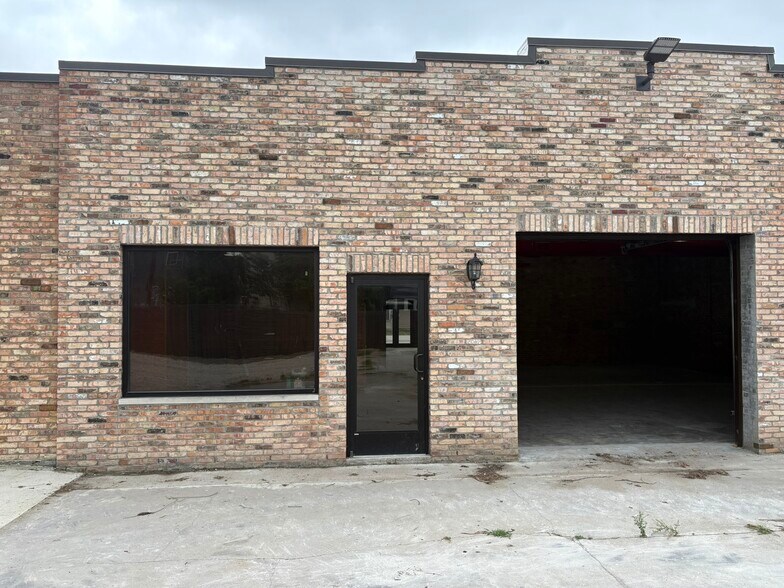 341-343 Lincolnway hwy, South Bend, IN for lease - Building Photo - Image 2 of 17