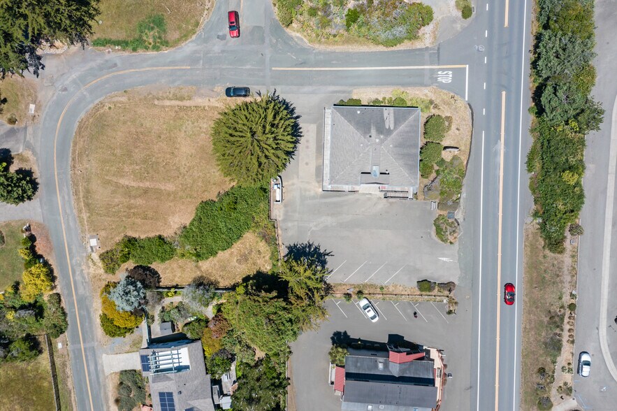 Ocean-view 2 Parcel Property on Hwy 1 portfolio of 2 properties for sale on LoopNet.ca - Building Photo - Image 3 of 10