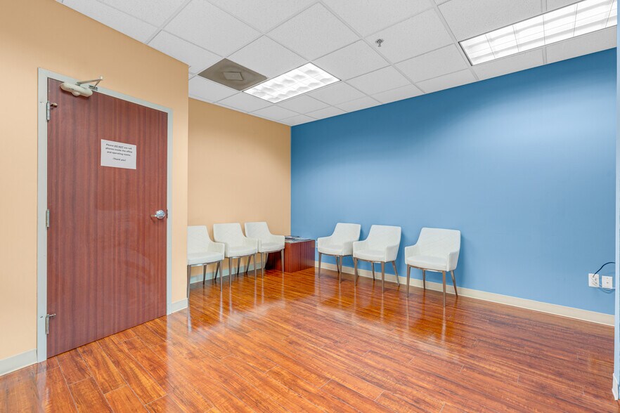 3 Progress St, Edison, NJ à vendre - Photo du bâtiment - Image 3 de 7