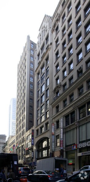 12 W 32nd St, New York, NY à louer - Photo du bâtiment - Image 2 de 8