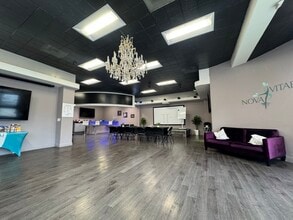 5975-5999 Topanga Canyon Blvd, Woodland Hills, CA for lease Interior Photo- Image 2 of 9