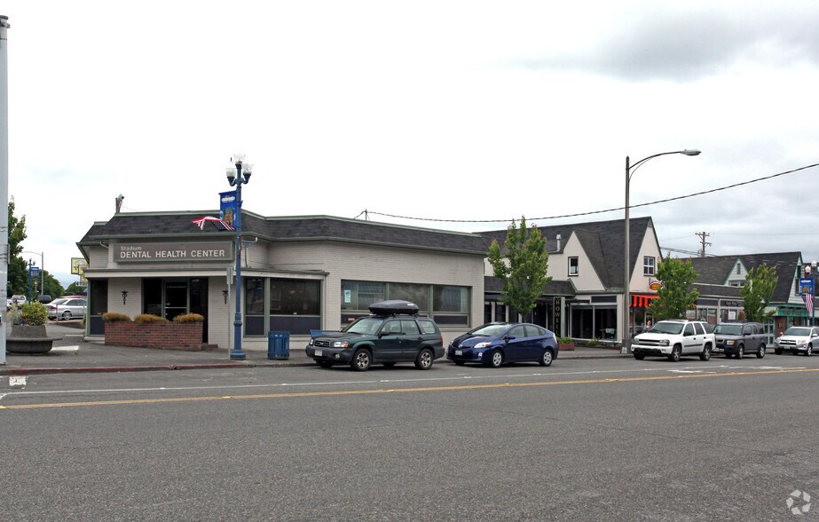 12 N Tacoma Ave N, Tacoma, WA à louer - Photo du bâtiment - Image 2 de 5