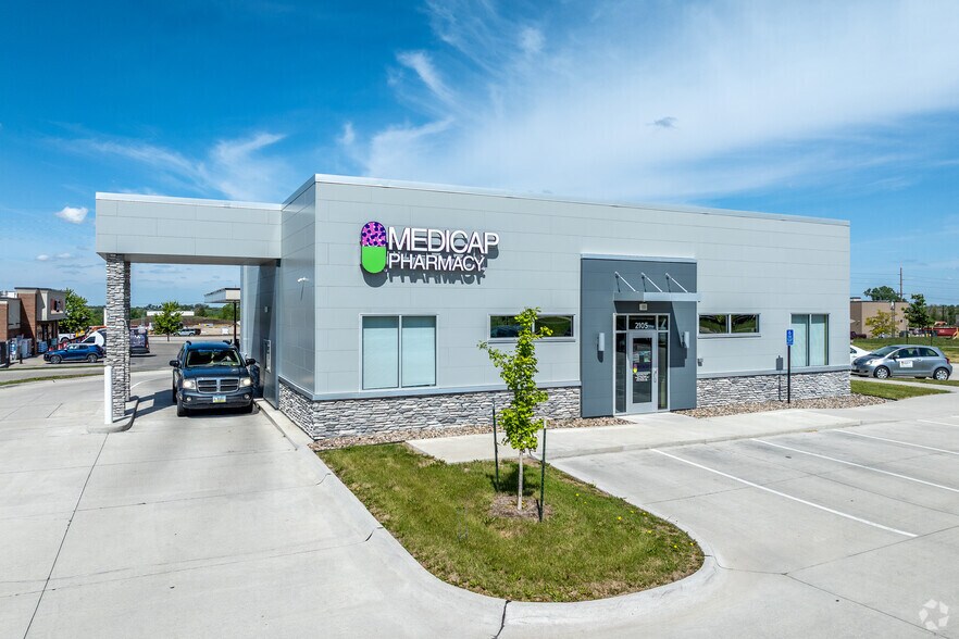 2105 N 3rd Ln, Indianola, IA for sale - Primary Photo - Image 1 of 2