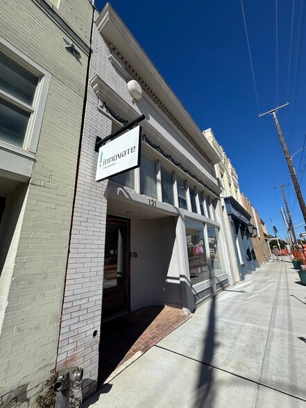 117-121 N State St, Jackson, MS for lease - Building Photo - Image 2 of 27