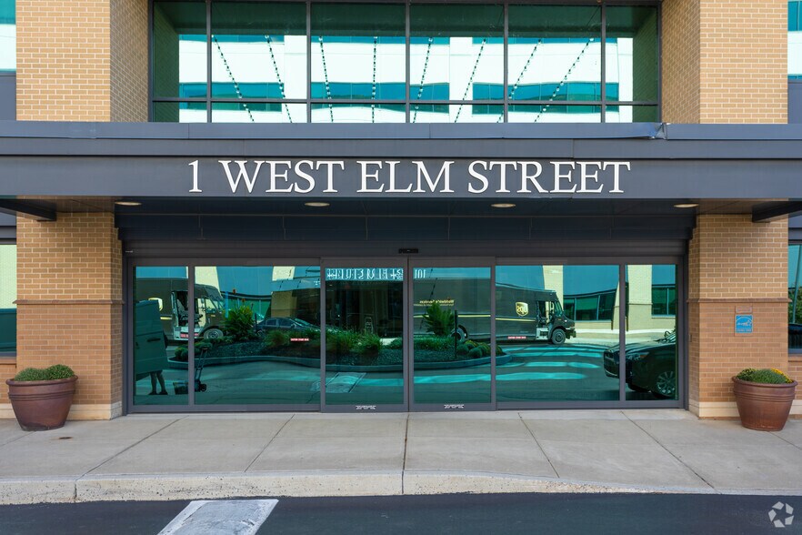 1 W Elm St, Conshohocken, PA à louer - Photo du bâtiment - Image 3 de 9