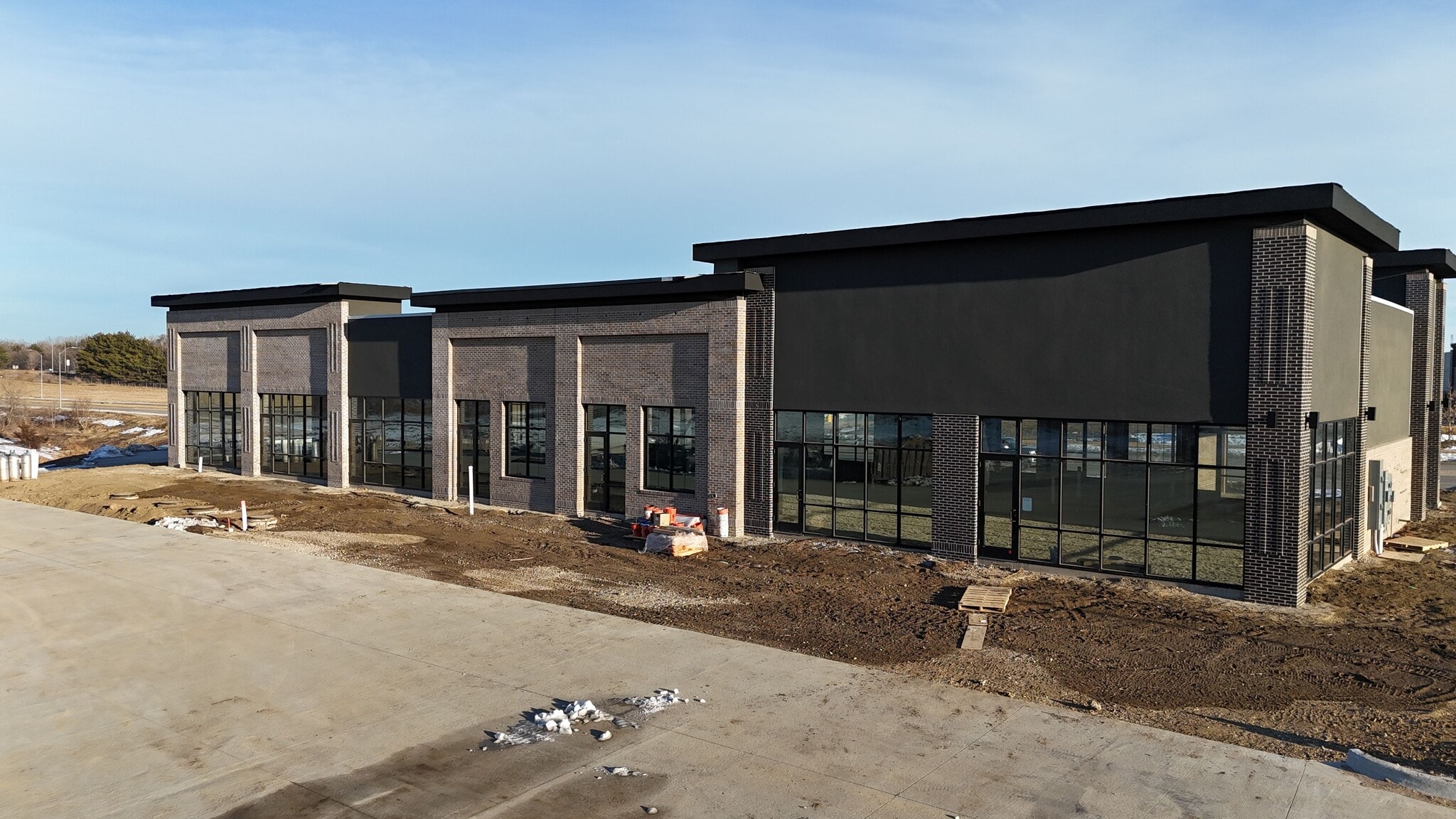 10100 Plum Dr, Urbandale, IA for lease Primary Photo- Image 1 of 13