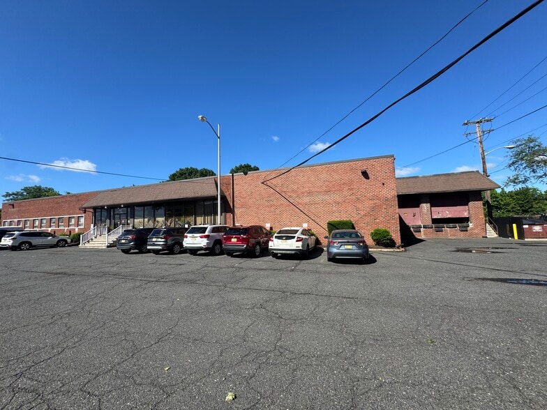 435 N Midland Ave, Saddle Brook, NJ for lease - Building Photo - Image 2 of 6