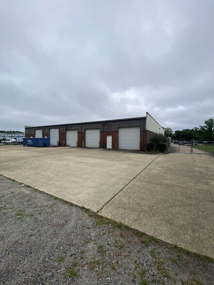 525 Central Dr, Virginia Beach, VA for sale - Building Photo - Image 2 of 7