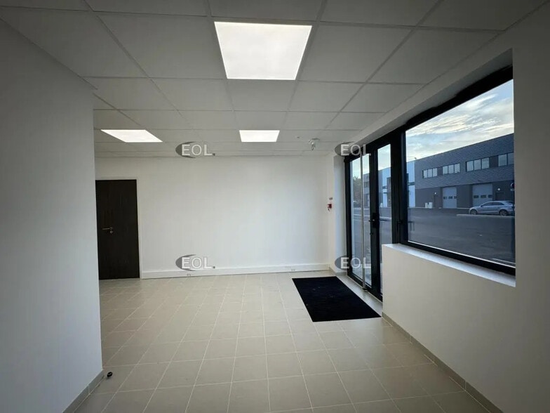 Flex in Savigny-le-Temple for lease - Building Photo - Image 3 of 7