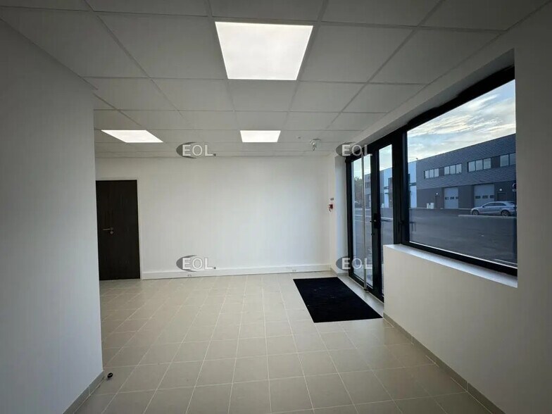 Flex dans Savigny-le-Temple à louer - Photo du bâtiment - Image 3 de 7