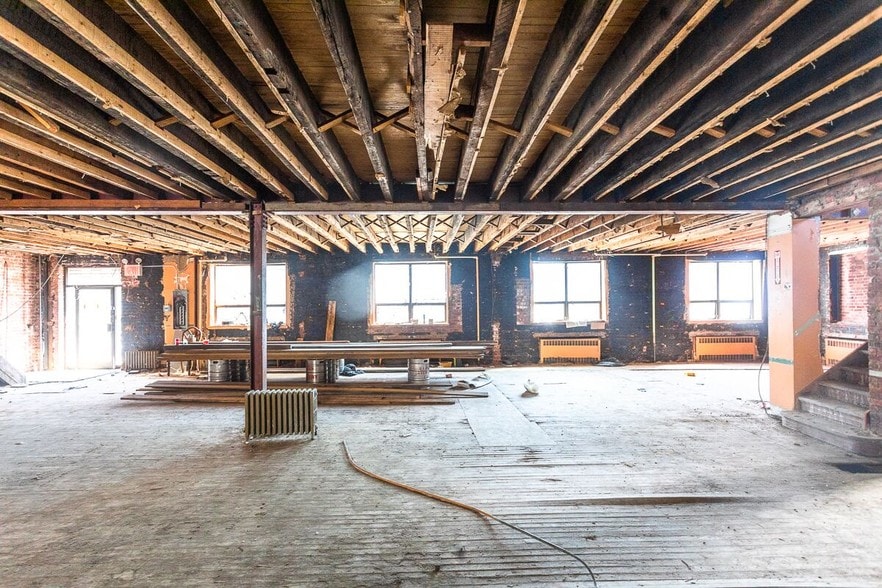 1539 Covert St, Ridgewood, NY for lease - Interior Photo - Image 2 of 80