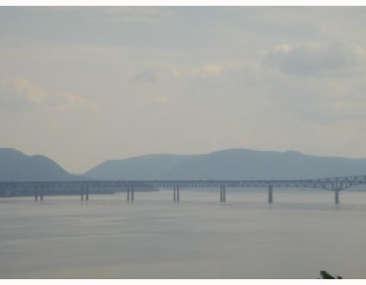 44 Oak St, Newburgh, NY à vendre - Photo du bâtiment - Image 1 de 3