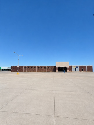 Plus de détails pour 1700 S Center St, Marshalltown, IA - Commerce de détail à louer