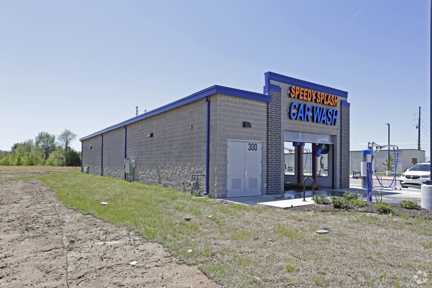 300 W Hudson Rd, Rogers, AR for sale - Building Photo - Image 3 of 9