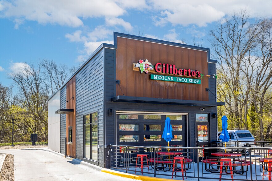 320 HWY 71 S, Arnolds Park, IA à vendre - Photo du bâtiment - Image 1 de 25